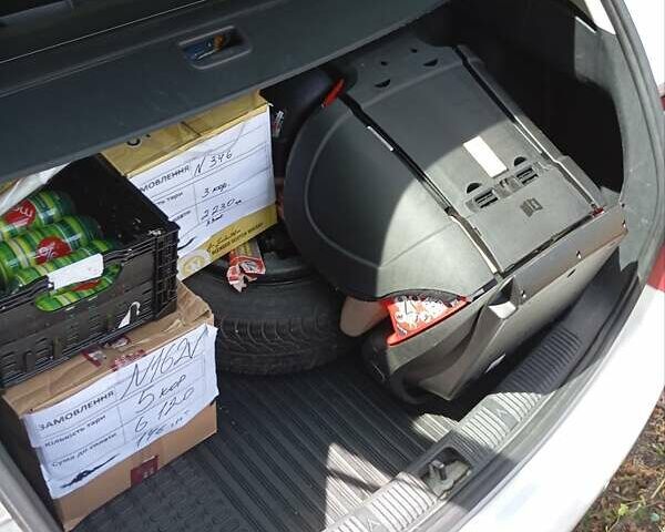 Шкода Фабія 2012 у Києві на Automoto.ua Білий Шкода Фабія, об'ємом двигуна 1.39 л та пробігом 220 тис. км за 5900 $, фото 8 на Automoto.ua