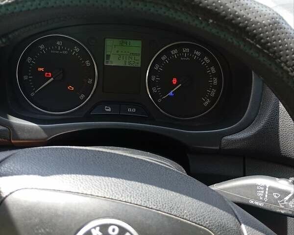 Шкода Фабія 2012 у Києві на Automoto.ua Білий Шкода Фабія, об'ємом двигуна 1.39 л та пробігом 220 тис. км за 5900 $, фото 19 на Automoto.ua