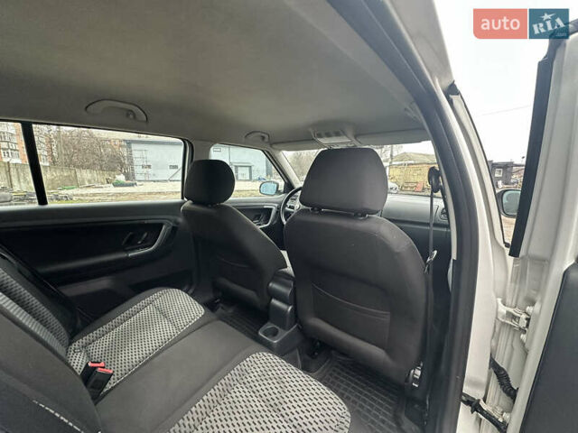 Белый Шкода Фабия, объемом двигателя 1.2 л и пробегом 180 тыс. км за 5500 $, фото 29 на Automoto.ua