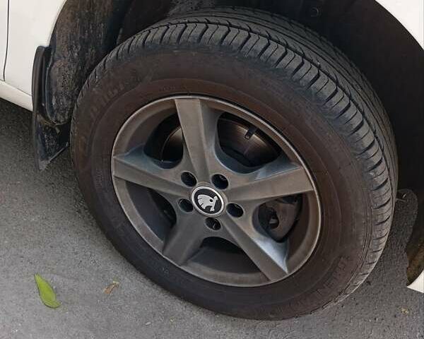 Шкода Фабія 2012 у Києві на Automoto.ua Білий Шкода Фабія, об'ємом двигуна 1.39 л та пробігом 220 тис. км за 5900 $, фото 29 на Automoto.ua