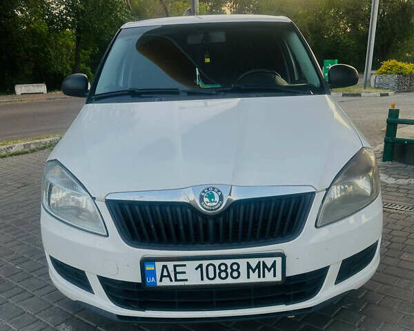 Білий Шкода Фабія, об'ємом двигуна 1.39 л та пробігом 247 тис. км за 4800 $, фото 3 на Automoto.ua