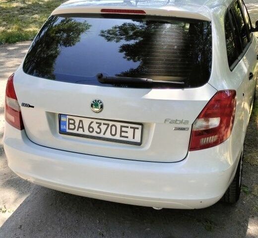 Белый Шкода Фабия, объемом двигателя 1.6 л и пробегом 244 тыс. км за 5450 $, фото 3 на Automoto.ua