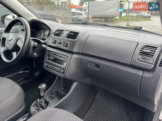 Белый Шкода Фабия, объемом двигателя 1.2 л и пробегом 261 тыс. км за 4350 $, фото 17 на Automoto.ua