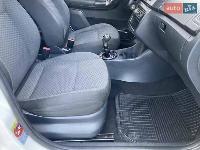 Білий Шкода Фабія, об'ємом двигуна 1.39 л та пробігом 404 тис. км за 5100 $, фото 6 на Automoto.ua
