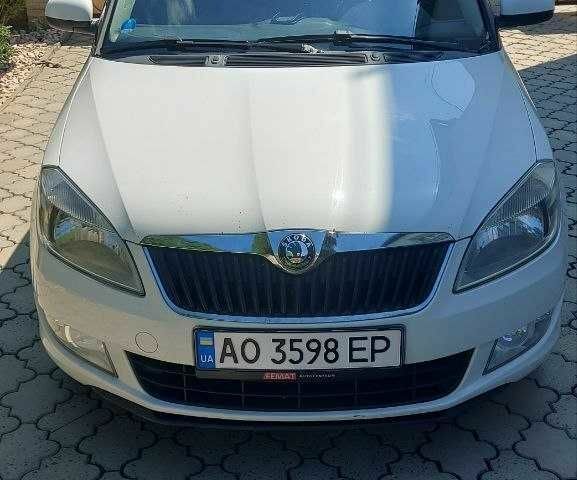 Белый Шкода Фабия, объемом двигателя 1.6 л и пробегом 999 тыс. км за 6000 $, фото 5 на Automoto.ua