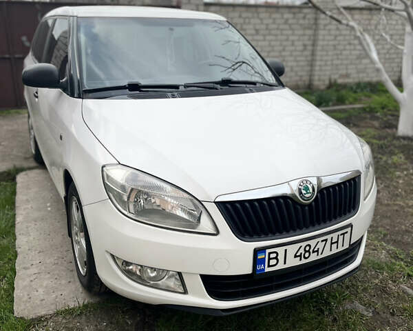 Білий Шкода Фабія, об'ємом двигуна 1.6 л та пробігом 231 тис. км за 6400 $, фото 2 на Automoto.ua