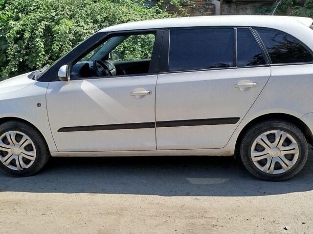 Білий Шкода Фабія, об'ємом двигуна 1.2 л та пробігом 285 тис. км за 4800 $, фото 2 на Automoto.ua