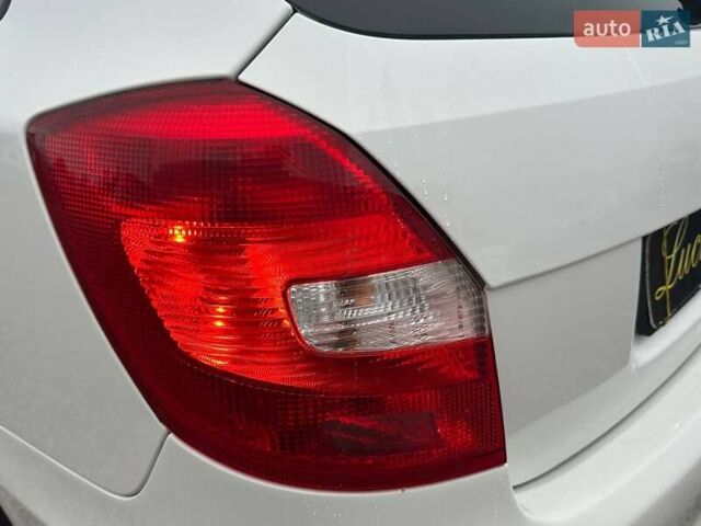 Белый Шкода Фабия, объемом двигателя 1.2 л и пробегом 157 тыс. км за 5500 $, фото 9 на Automoto.ua
