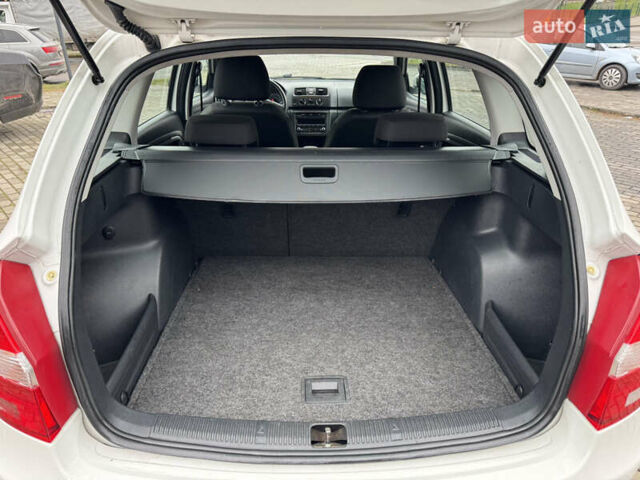 Белый Шкода Фабия, объемом двигателя 1.2 л и пробегом 261 тыс. км за 4350 $, фото 12 на Automoto.ua