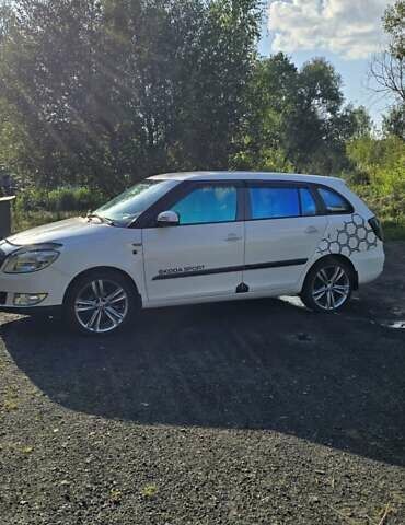Білий Шкода Фабія, об'ємом двигуна 1.6 л та пробігом 230 тис. км за 7500 $, фото 6 на Automoto.ua