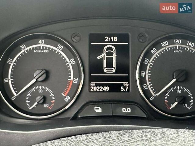 Белый Шкода Фабия, объемом двигателя 0 л и пробегом 200 тыс. км за 7550 $, фото 33 на Automoto.ua