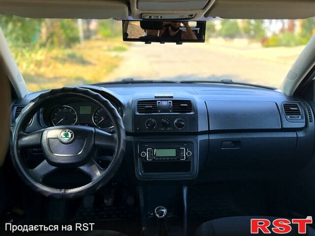 Белый Шкода Фабия, объемом двигателя 1.4 л и пробегом 147 тыс. км за 4700 $, фото 5 на Automoto.ua