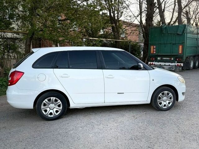 Білий Шкода Фабія, об'ємом двигуна 1.6 л та пробігом 280 тис. км за 4499 $, фото 5 на Automoto.ua