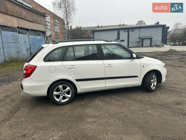 Белый Шкода Фабия, объемом двигателя 1.2 л и пробегом 180 тыс. км за 5500 $, фото 9 на Automoto.ua
