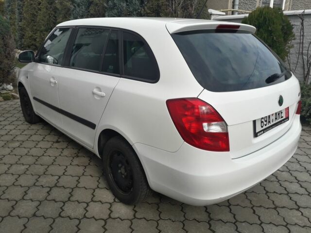 Білий Шкода Фабія, об'ємом двигуна 1.6 л та пробігом 198 тис. км за 6000 $, фото 3 на Automoto.ua