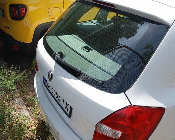 Шкода Фабія 2012 у Києві на Automoto.ua Білий Шкода Фабія, об'ємом двигуна 1.39 л та пробігом 220 тис. км за 5900 $, фото 27 на Automoto.ua