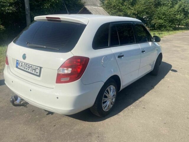 Білий Шкода Фабія, об'ємом двигуна 1.6 л та пробігом 320 тис. км за 4550 $, фото 2 на Automoto.ua