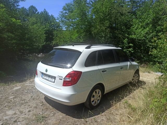 Белый Шкода Фабия, объемом двигателя 0 л и пробегом 180 тыс. км за 6617 $, фото 1 на Automoto.ua