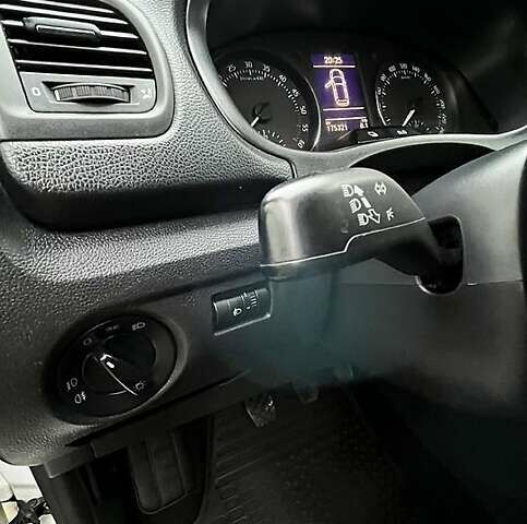 Белый Шкода Фабия, объемом двигателя 1.6 л и пробегом 175 тыс. км за 5800 $, фото 9 на Automoto.ua