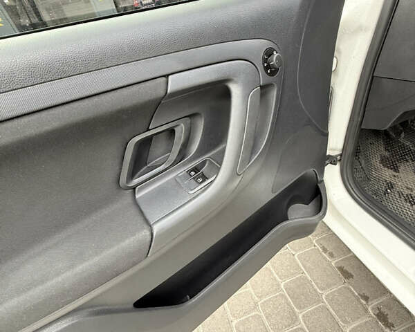 Білий Шкода Фабія, об'ємом двигуна 0 л та пробігом 265 тис. км за 4800 $, фото 14 на Automoto.ua