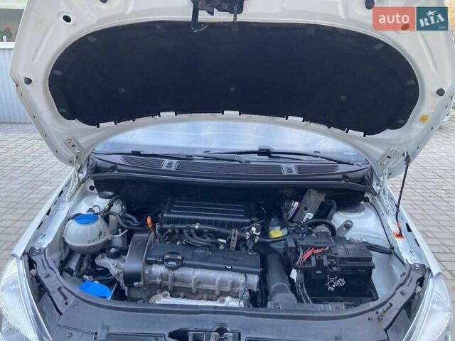 Білий Шкода Фабія, об'ємом двигуна 1.39 л та пробігом 404 тис. км за 5100 $, фото 19 на Automoto.ua