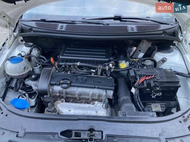 Білий Шкода Фабія, об'ємом двигуна 1.39 л та пробігом 404 тис. км за 5100 $, фото 18 на Automoto.ua