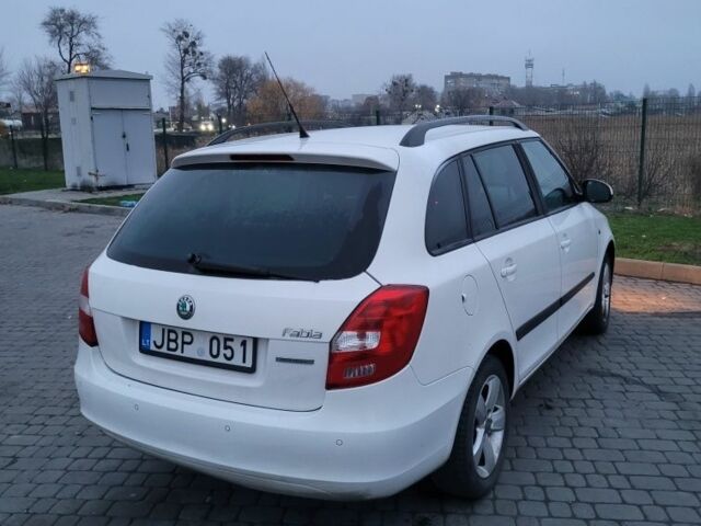 Белый Шкода Фабия, объемом двигателя 1.2 л и пробегом 270 тыс. км за 2899 $, фото 2 на Automoto.ua