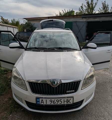 Шкода Фабія 2012 у Києві на Automoto.ua Білий Шкода Фабія, об'ємом двигуна 1.2 л та пробігом 390 тис. км за 5300 $, фото 7 на Automoto.ua