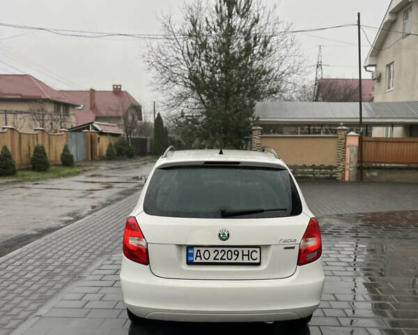 Белый Шкода Фабия, объемом двигателя 1.2 л и пробегом 179 тыс. км за 4599 $, фото 5 на Automoto.ua