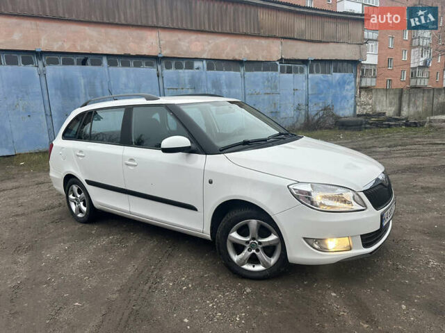 Белый Шкода Фабия, объемом двигателя 1.2 л и пробегом 180 тыс. км за 5500 $, фото 4 на Automoto.ua