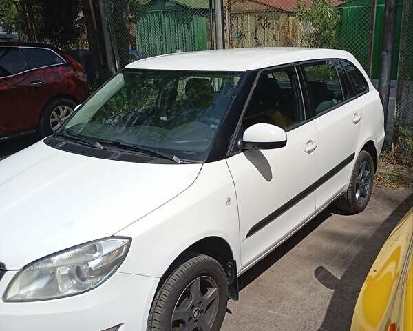 Шкода Фабія 2012 у Києві на Automoto.ua Білий Шкода Фабія, об'ємом двигуна 1.39 л та пробігом 220 тис. км за 5900 $, фото 25 на Automoto.ua