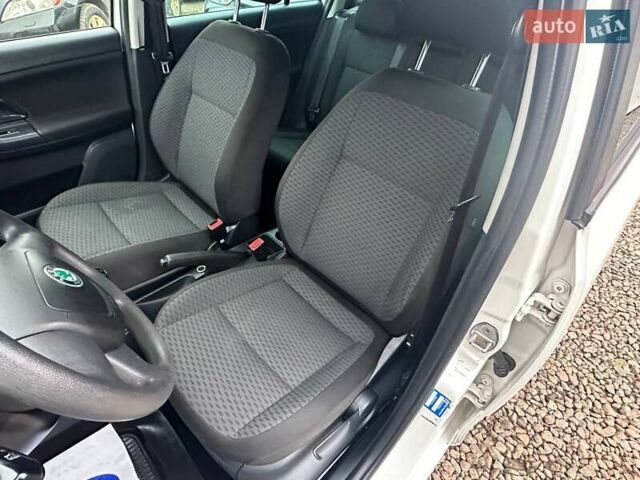 Белый Шкода Фабия, объемом двигателя 1.2 л и пробегом 157 тыс. км за 5500 $, фото 12 на Automoto.ua