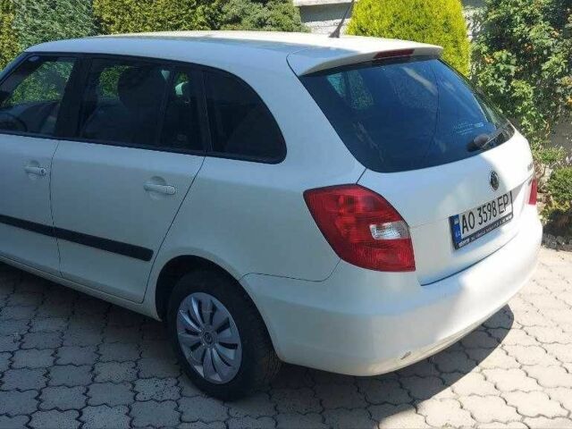 Белый Шкода Фабия, объемом двигателя 1.6 л и пробегом 999 тыс. км за 6000 $, фото 1 на Automoto.ua