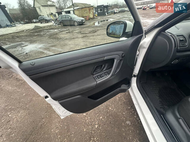 Белый Шкода Фабия, объемом двигателя 1.2 л и пробегом 180 тыс. км за 5500 $, фото 26 на Automoto.ua