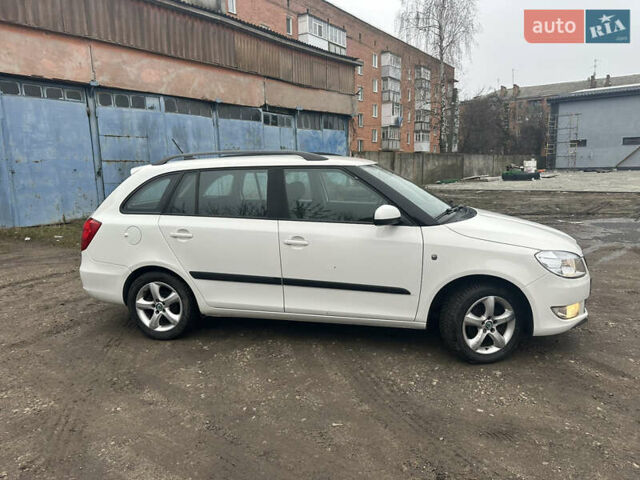 Белый Шкода Фабия, объемом двигателя 1.2 л и пробегом 180 тыс. км за 5500 $, фото 6 на Automoto.ua