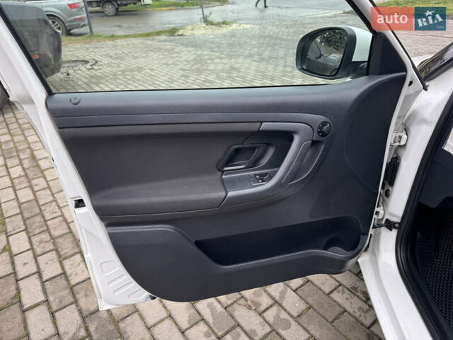 Белый Шкода Фабия, объемом двигателя 1.2 л и пробегом 261 тыс. км за 4350 $, фото 7 на Automoto.ua