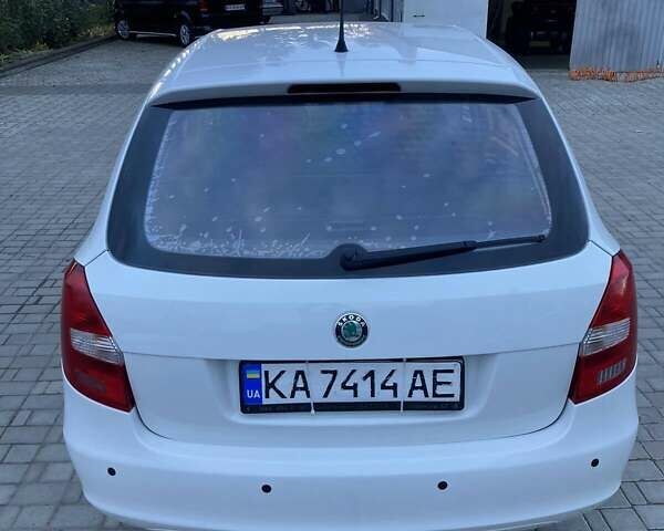 Білий Шкода Фабія, об'ємом двигуна 1.39 л та пробігом 404 тис. км за 5100 $, фото 4 на Automoto.ua