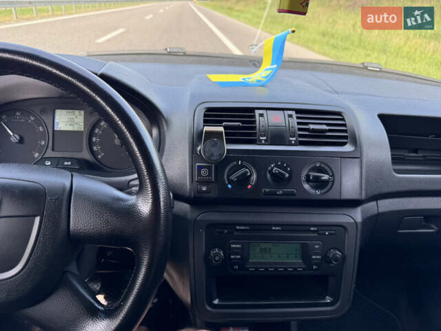 Білий Шкода Фабія, об'ємом двигуна 1.39 л та пробігом 247 тис. км за 4800 $, фото 8 на Automoto.ua