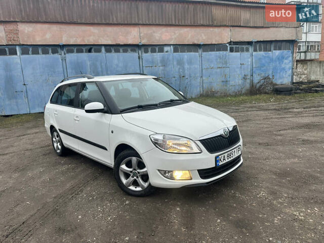 Белый Шкода Фабия, объемом двигателя 1.2 л и пробегом 180 тыс. км за 5500 $, фото 2 на Automoto.ua