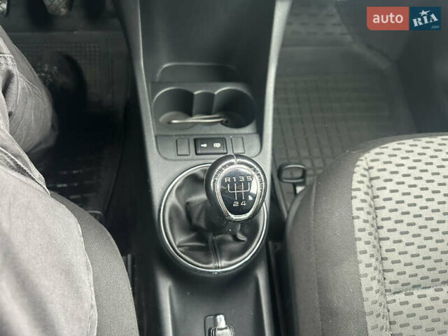 Белый Шкода Фабия, объемом двигателя 1.2 л и пробегом 180 тыс. км за 5500 $, фото 34 на Automoto.ua