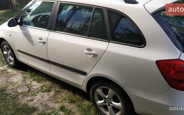 Шкода Фабія 2012 у Змиеве на Automoto.ua Білий Шкода Фабія, об'ємом двигуна 1.21 л та пробігом 160 тис. км за 6500 $, фото 1 на Automoto.ua