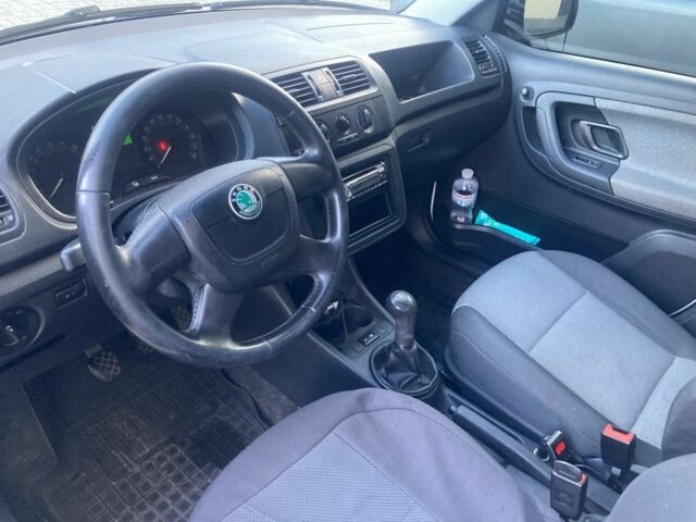 Білий Шкода Фабія, об'ємом двигуна 1.6 л та пробігом 275 тис. км за 4999 $, фото 3 на Automoto.ua