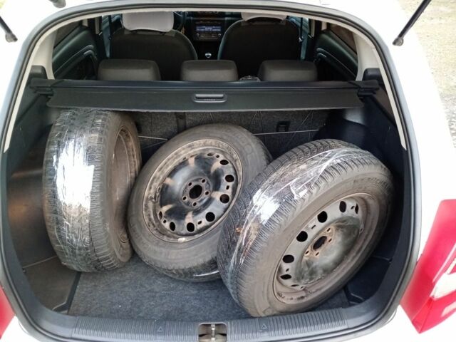 Білий Шкода Фабія, об'ємом двигуна 1.2 л та пробігом 280 тис. км за 5000 $, фото 6 на Automoto.ua