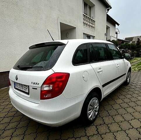 Белый Шкода Фабия, объемом двигателя 1.6 л и пробегом 175 тыс. км за 5800 $, фото 2 на Automoto.ua