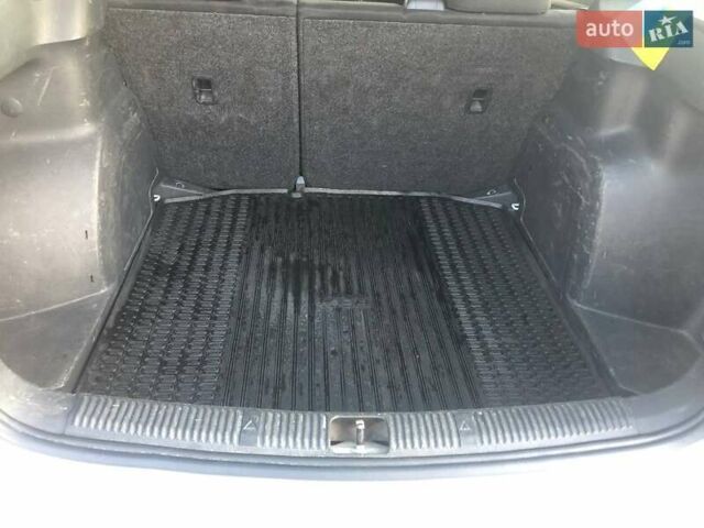 Белый Шкода Фабия, объемом двигателя 1.39 л и пробегом 204 тыс. км за 5500 $, фото 11 на Automoto.ua