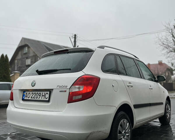 Белый Шкода Фабия, объемом двигателя 1.2 л и пробегом 179 тыс. км за 4599 $, фото 4 на Automoto.ua