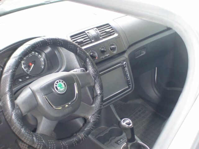 Білий Шкода Фабія, об'ємом двигуна 1.4 л та пробігом 171 тис. км за 5700 $, фото 6 на Automoto.ua