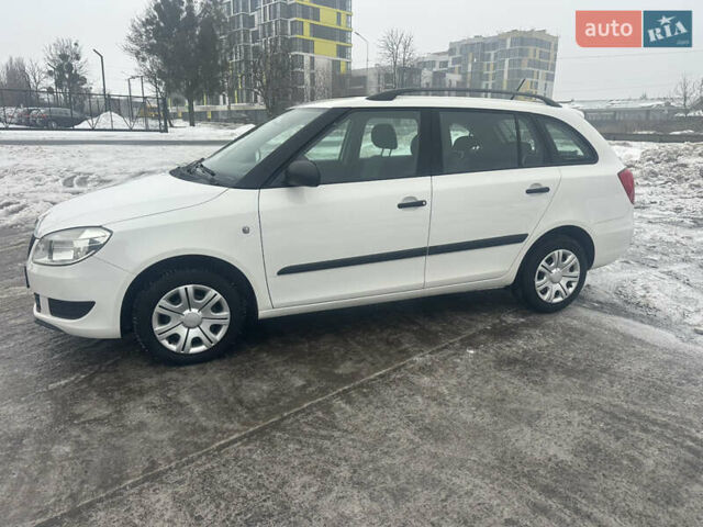 Білий Шкода Фабія, об'ємом двигуна 1.6 л та пробігом 195 тис. км за 6450 $, фото 5 на Automoto.ua
