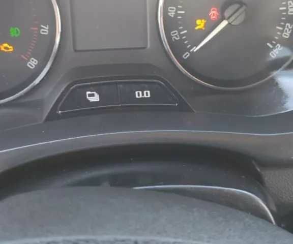 Белый Шкода Фабия, объемом двигателя 1.4 л и пробегом 320 тыс. км за 5700 $, фото 5 на Automoto.ua