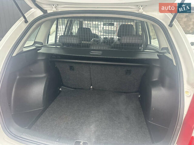 Білий Шкода Фабія, об'ємом двигуна 1.6 л та пробігом 195 тис. км за 6450 $, фото 16 на Automoto.ua